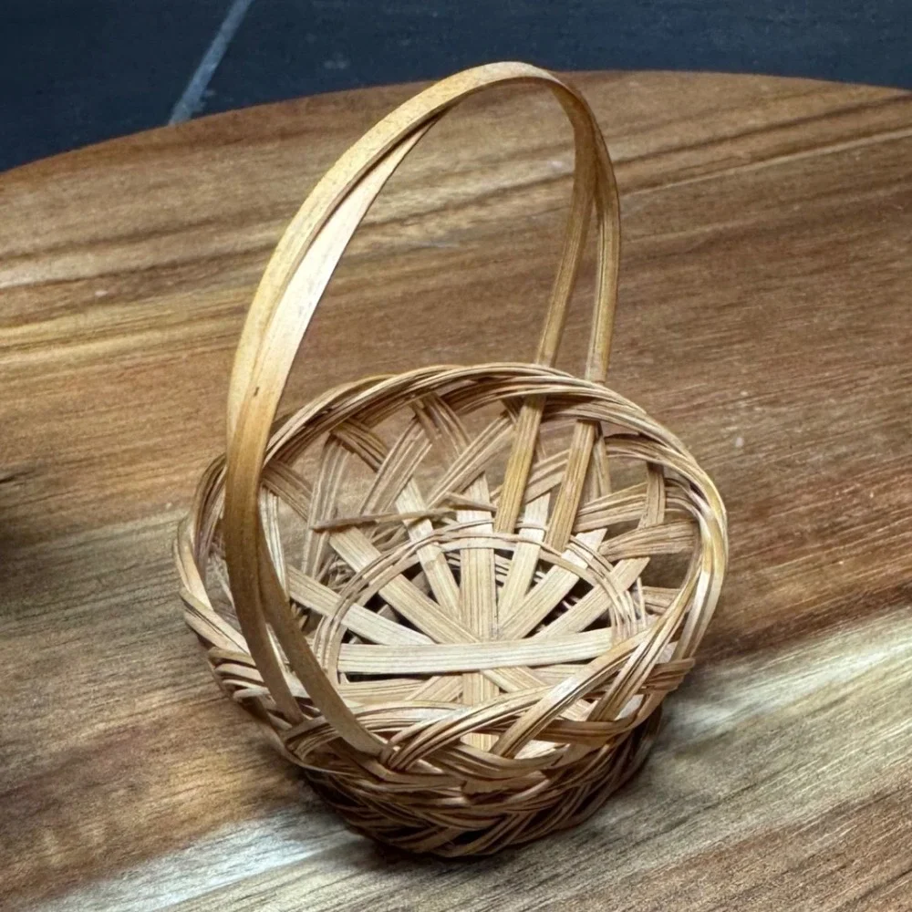 Miniature Woven Wicker Basket with Handle Natural Wood Tiny Dollhouse Decor 2in